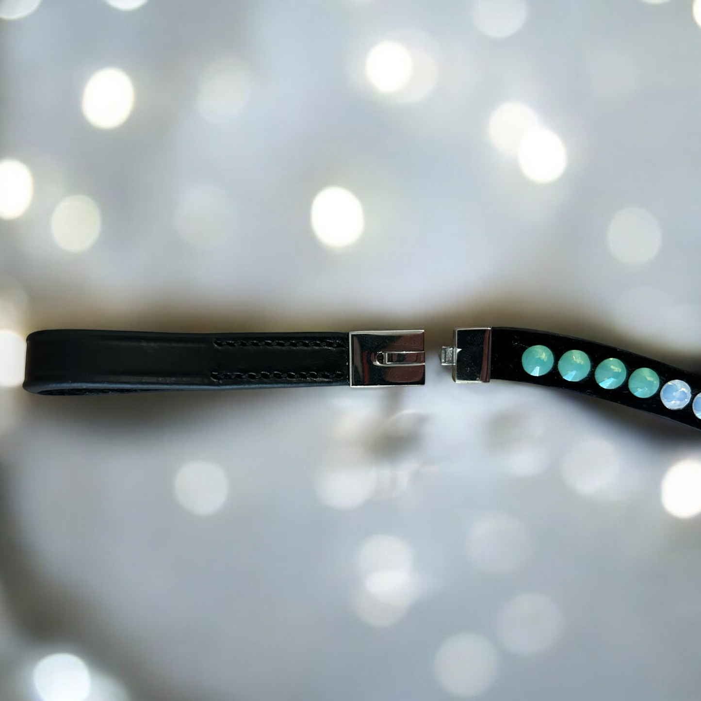 Stirnriemen Chrysolite Eleganz mit „Klick“ Verschluss in den Farben withe Opal, Chrysolite Opal