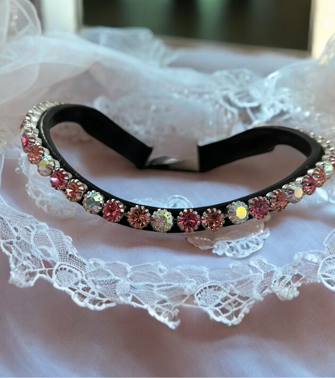 „Vintage Rosé“
Luxuriöser Stirnriemen mit schnellwechsel System, Lederfarbe schwarz